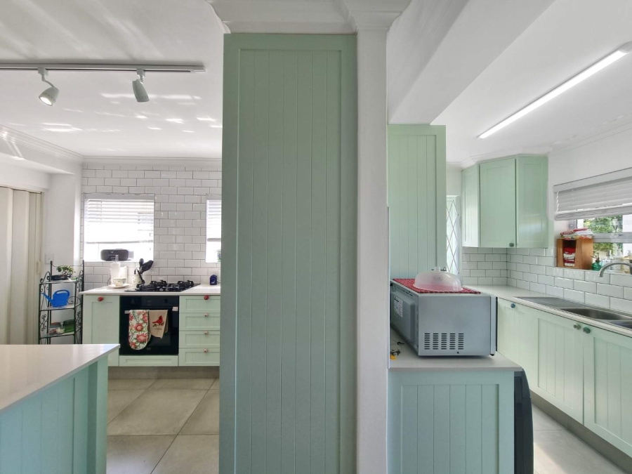 3 Bedroom Property for Sale in Westcliff Western Cape